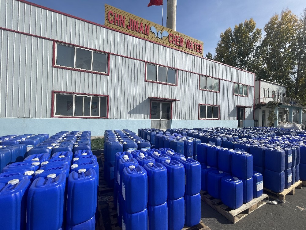 供熱采暖季來(lái)臨，40噸熱網(wǎng)阻垢劑發(fā)貨！